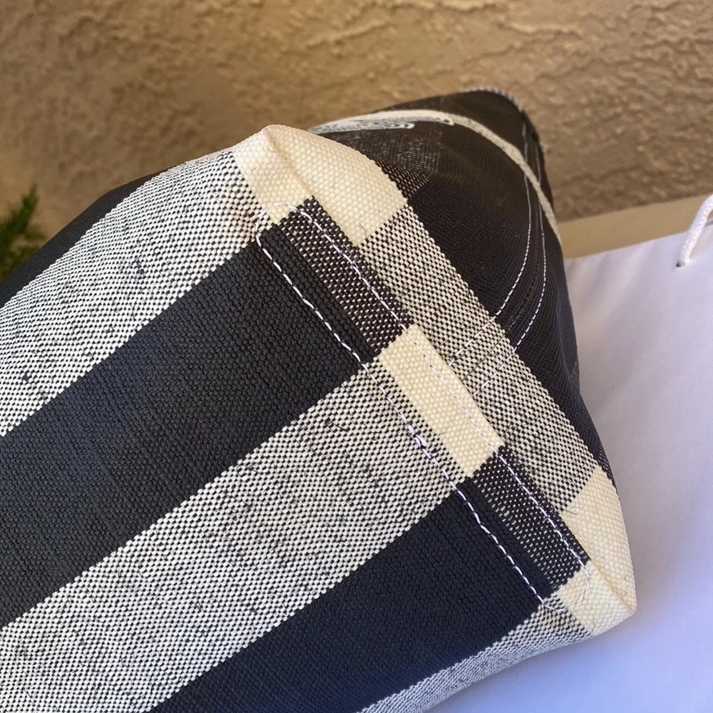 Burberry - Picture 9 of 16